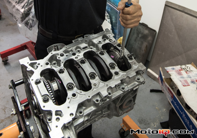 Extreme Engine Tech: building the ultimate K24 part 2 the bottom end!